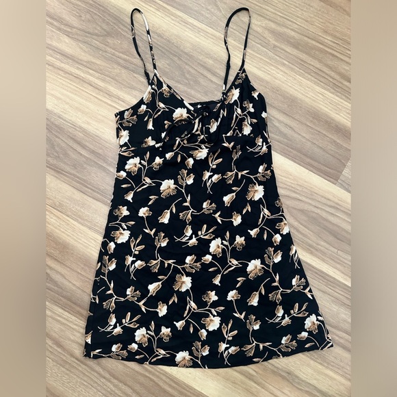 m fredric Dresses & Skirts - Gorgeous M Fredric floral dress